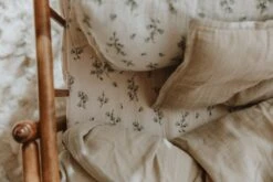 Bluebell Muslin Vuodevaatteet, 28x35 + 70x80 Cm 7 Bluebell Muslin Vuodevaatteet, 28x35 + 70x80 Cm -Mille Notty garbo friends bluebell muslin vuodevaatteet 1 1