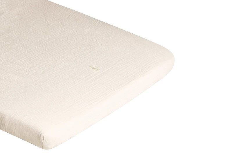 Eggshell Muslin Muotoonommeltu Lakana Ihana Muotoilu Puuvillamusliinista Himmeällä Värillä Ja Uskomattoman Pehmeällä Tuntumalla Elastinen Helma Parempaa Istuvuutta Varten Portugalissa Valmistettu Oeko-Tex® -sertifioitu, Useita Eri Kokoja, 60x120 Cm 4 Eggshell Muslin Muotoonommeltu Lakana Ihana Muotoilu Puuvillamusliinista Himmeällä Värillä Ja Uskomattoman Pehmeällä Tuntumalla Elastinen Helma Parempaa Istuvuutta Varten Portugalissa Valmistettu Oeko-Tex® -sertifioitu, Useita Eri Kokoja, 60x120 Cm - Image 2