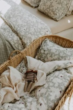 Pomegranate Vuodevaatteet Musliini, 150x210 Cm -Mille Notty garbo friends pomegranate muslin bed set 0 3