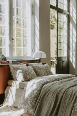 Pomegranate Vuodevaatteet Musliini, 70x100 Cm 12 Pomegranate Vuodevaatteet Musliini, 70x100 Cm -Mille Notty garbo friends pomegranate muslin bed set 2