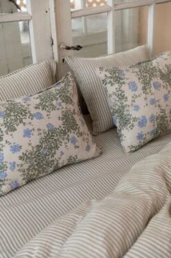 Stripe Anjou Muotoonommeltu Lakana Musliini, 140x200 Cm -Mille Notty garbo friends stripe anjou muotoonommeltu lakana musliini 1