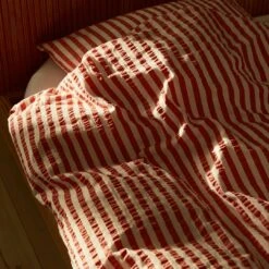 Juna Bæk & Bølge Lines Tyynynpäällinen 60x63 Cm, Chili / Birch -Mille Notty juna bkblge lines orngott 60x50 cm sand vit se 11