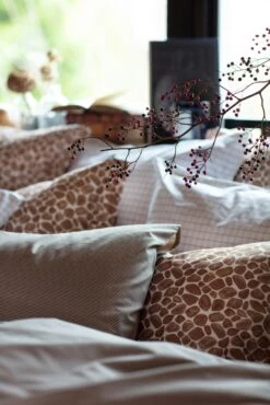 Lexington Printed Giraffe Pussilakana, 220x220 Cm -Mille Notty lexington printed giraffe pussilakana 2