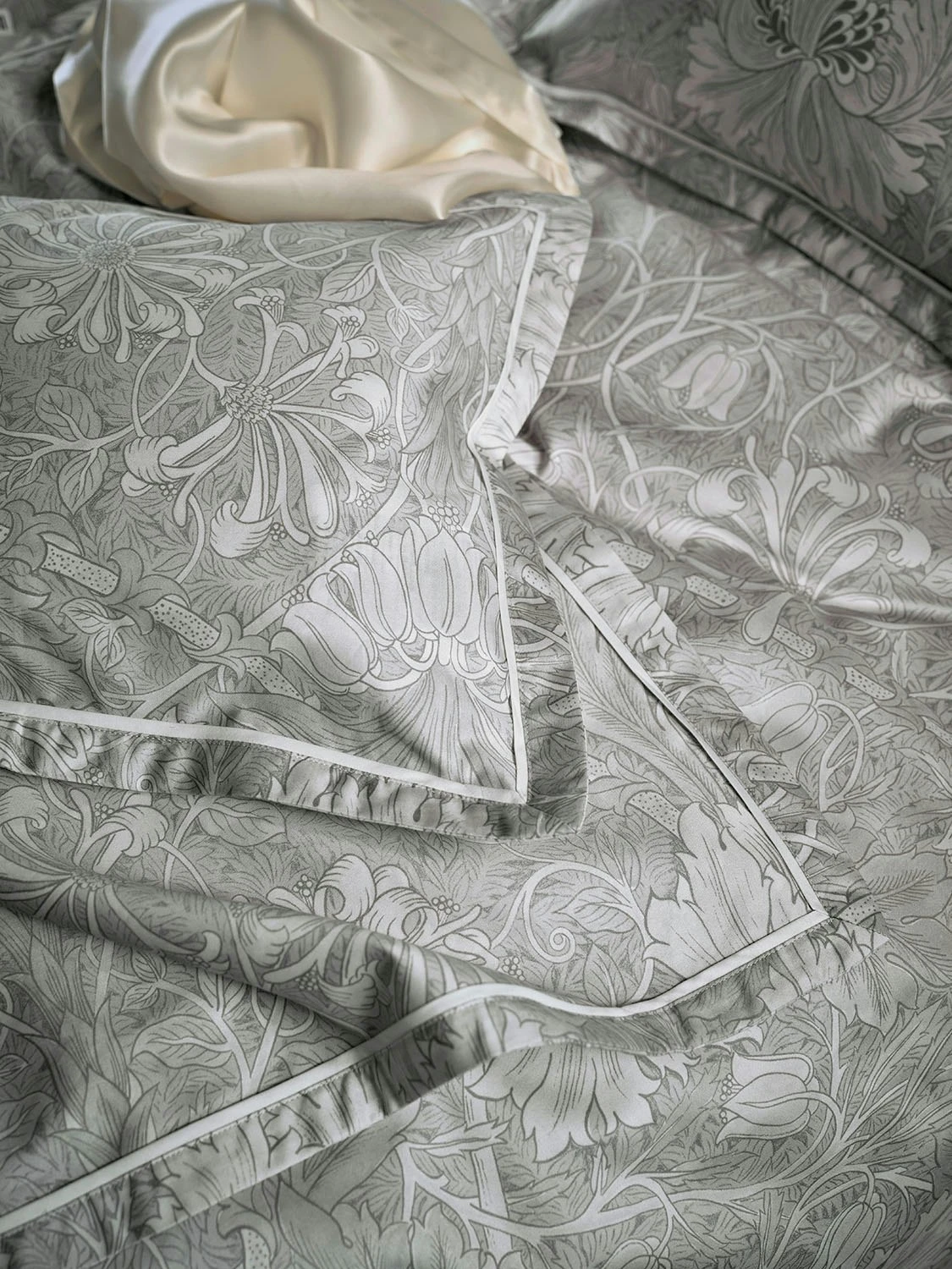 Mille Notti Honeysuckle & Tulip Pussilakana Harmaa, 220x220 Cm 6 Mille Notti Honeysuckle & Tulip Pussilakana Harmaa, 220x220 Cm - Image 4